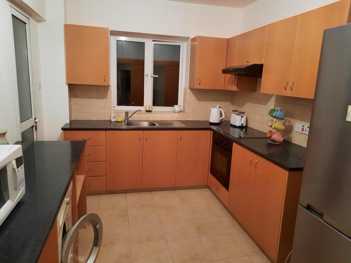 Large Apt 2 Bedrooms Sea View & 2 Balconies Ларнака Екстер'єр фото