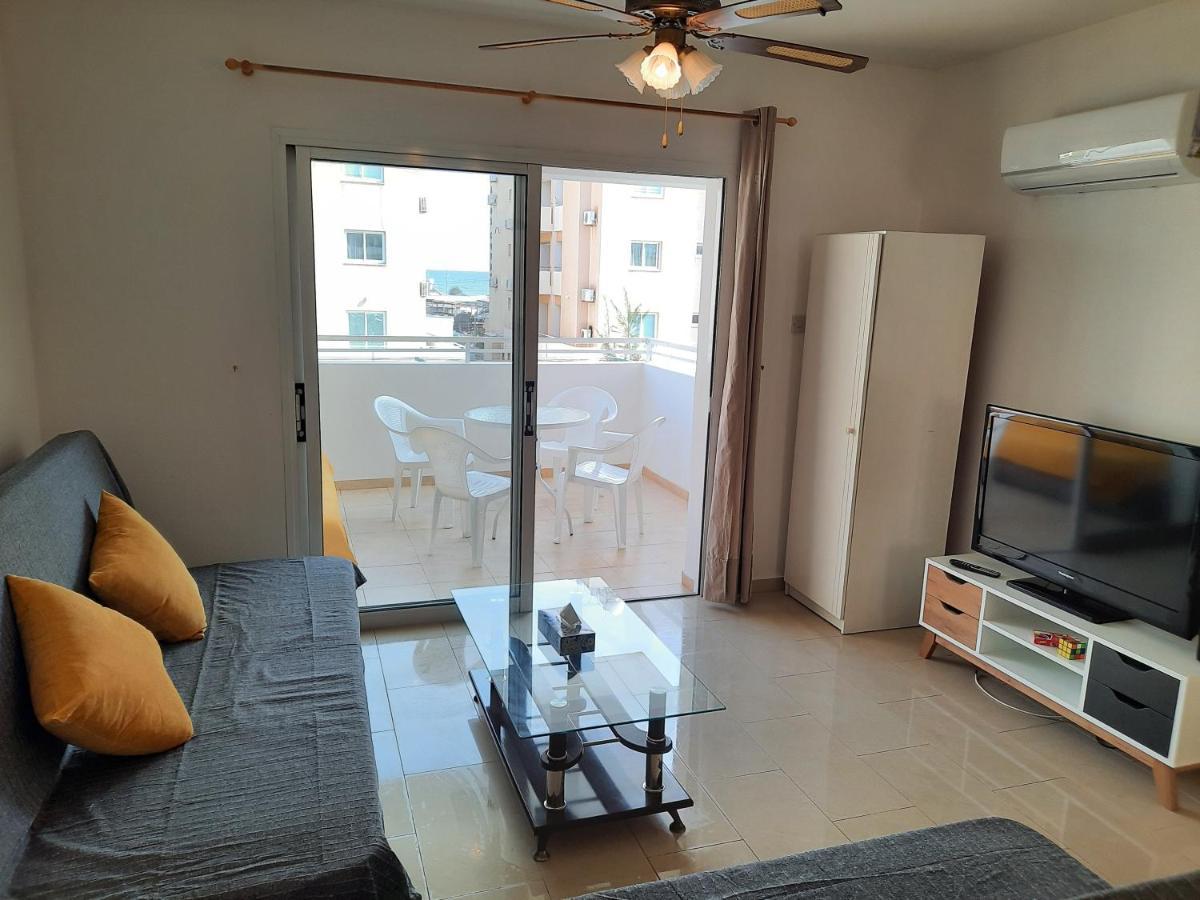 Large Apt 2 Bedrooms Sea View & 2 Balconies Ларнака Екстер'єр фото